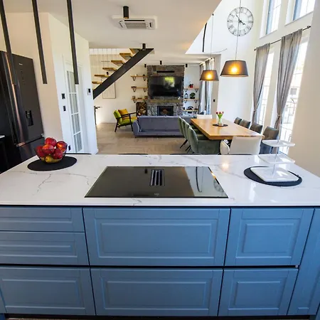 Silver House - Away From Villa *