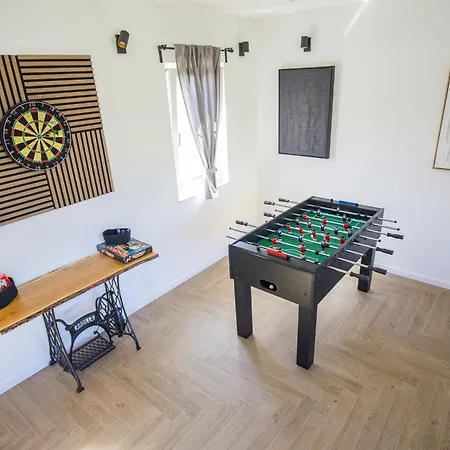 Silver House - Away From Villa *