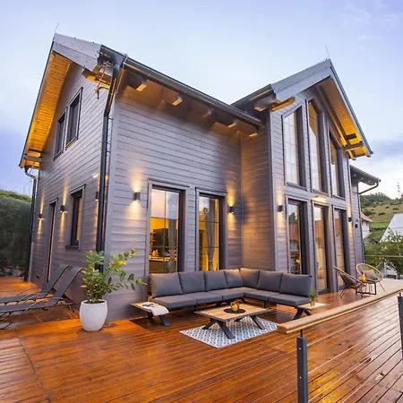 Vila Silver House - *